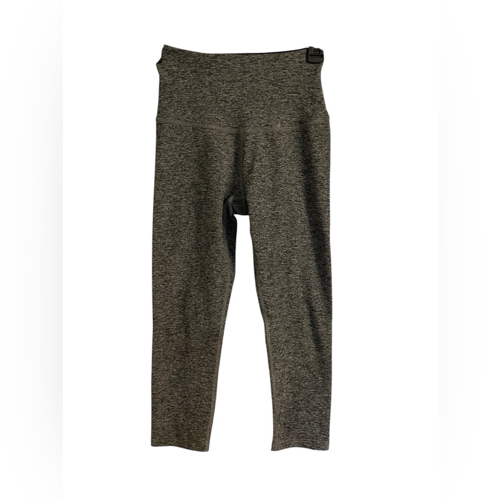 Beyond Yoga Capri Leggings Heather Grey in Color
SZ XS